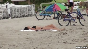 Mofos - stalking a babe on the beach